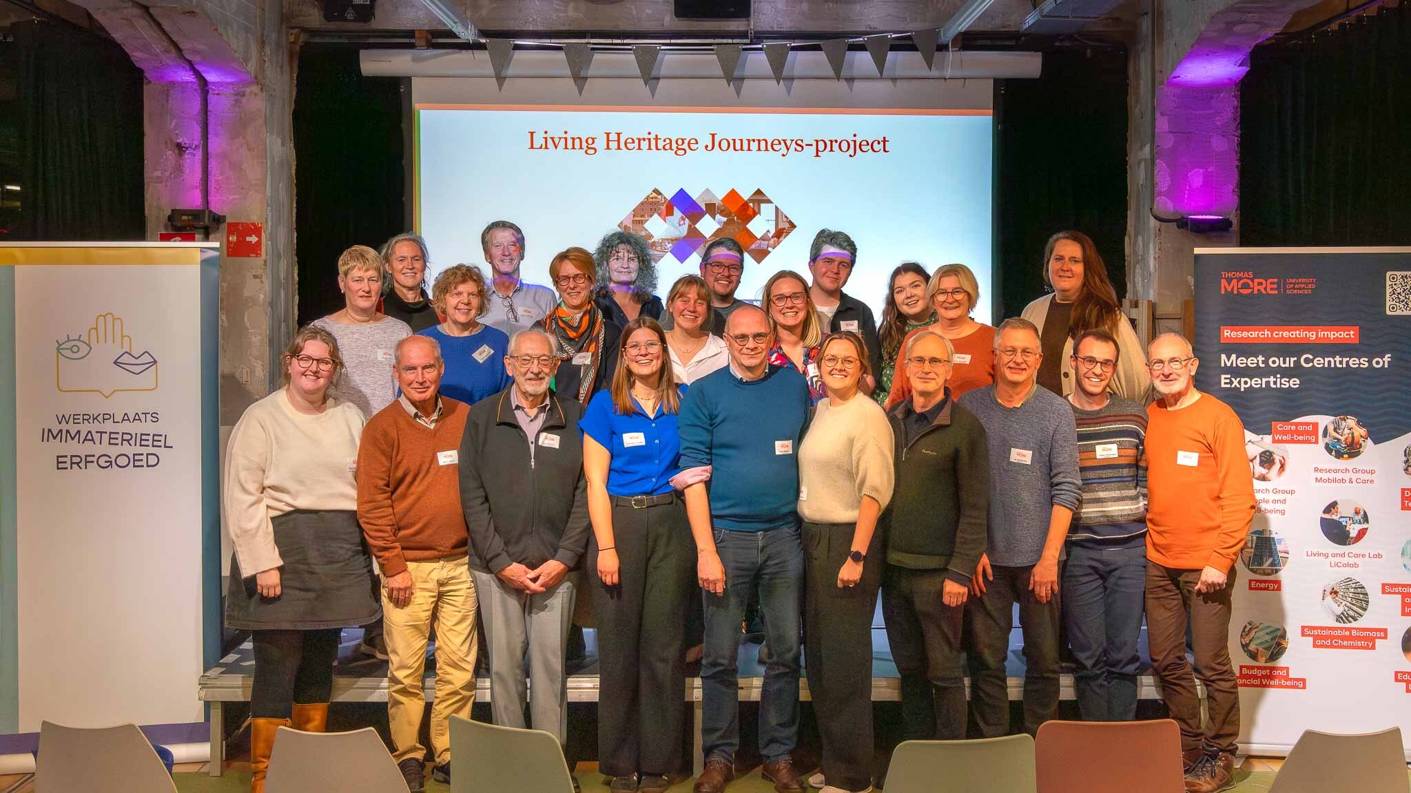 Group picture of the different stakeholders around carillon culture