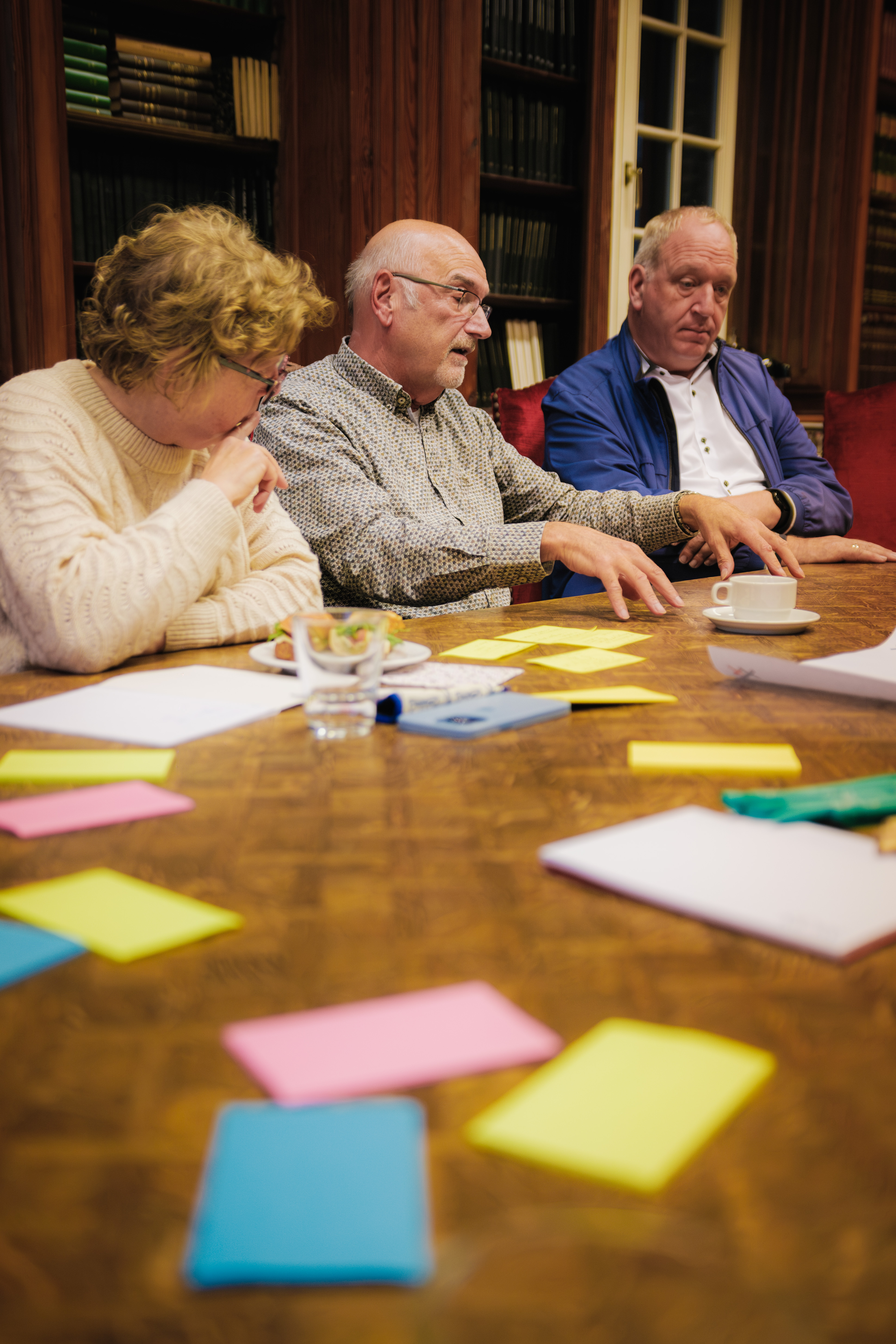 Picture of the carillon community discussing during a workshop